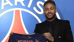 PSG a dat marea lovitură! Neymar și-a prelungit contractul. Prima reacție a brazilianului: „Sunt foarte încântat!” | FOTO & VIDEO