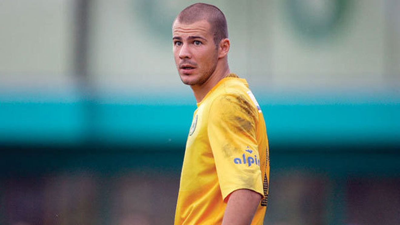 Un scandal monstru i-a închis ușa în Liga 1. Jucătorul care a plecat în cârje din România revine.** Unde a ajuns după ce a anunțat că se face bucătar