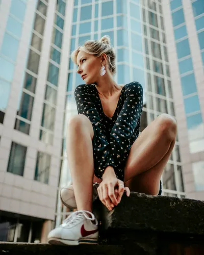 Bancul zilei. Ce a pățit o blondă la birou