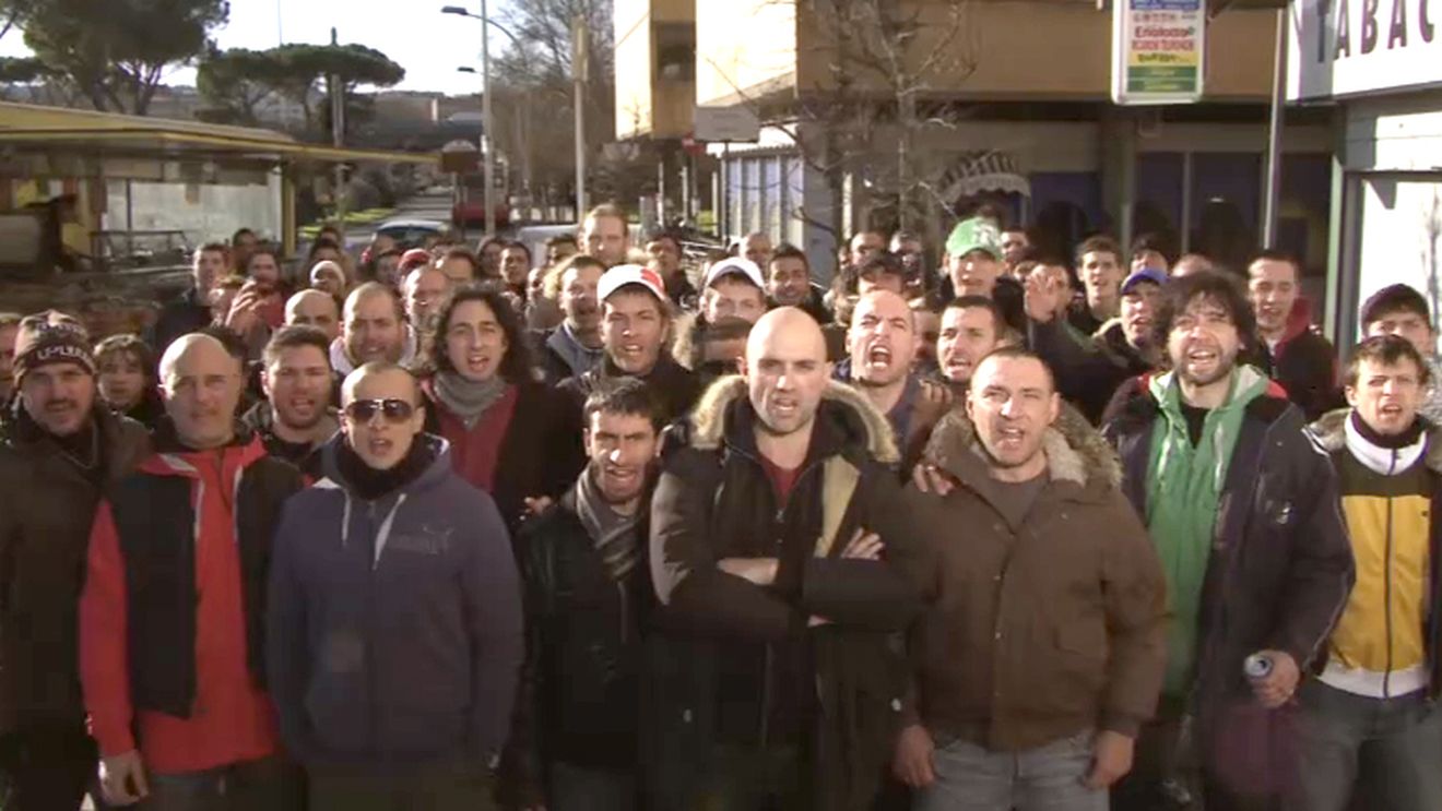 VIDEO Ce faci când echipa favorită are meci chiar de Valentine's Day?**