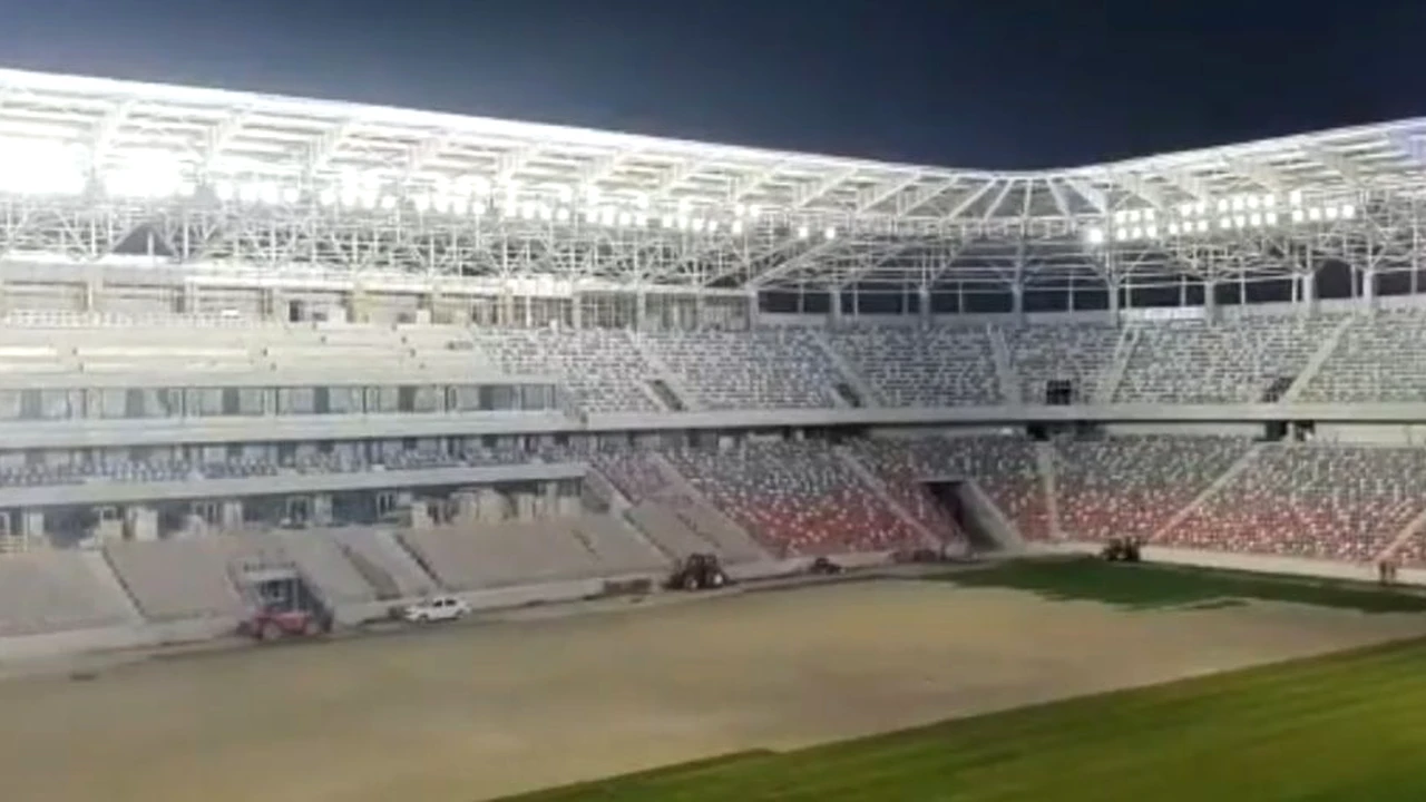 Imagini spectaculoase în Liga 2: Steaua, victorie în primul meci oficial  disputat pe noul stadion din Ghencea / Când echipele au și galerii -  HotNews.ro