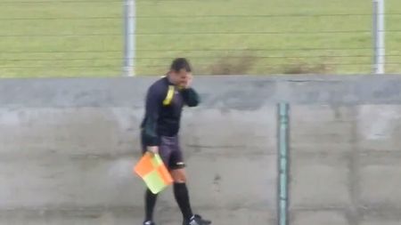 VIDEO: Un tușier bulgar a sfidat limitele bunului simț. A vorbit la telefon chiar în timpul meciului