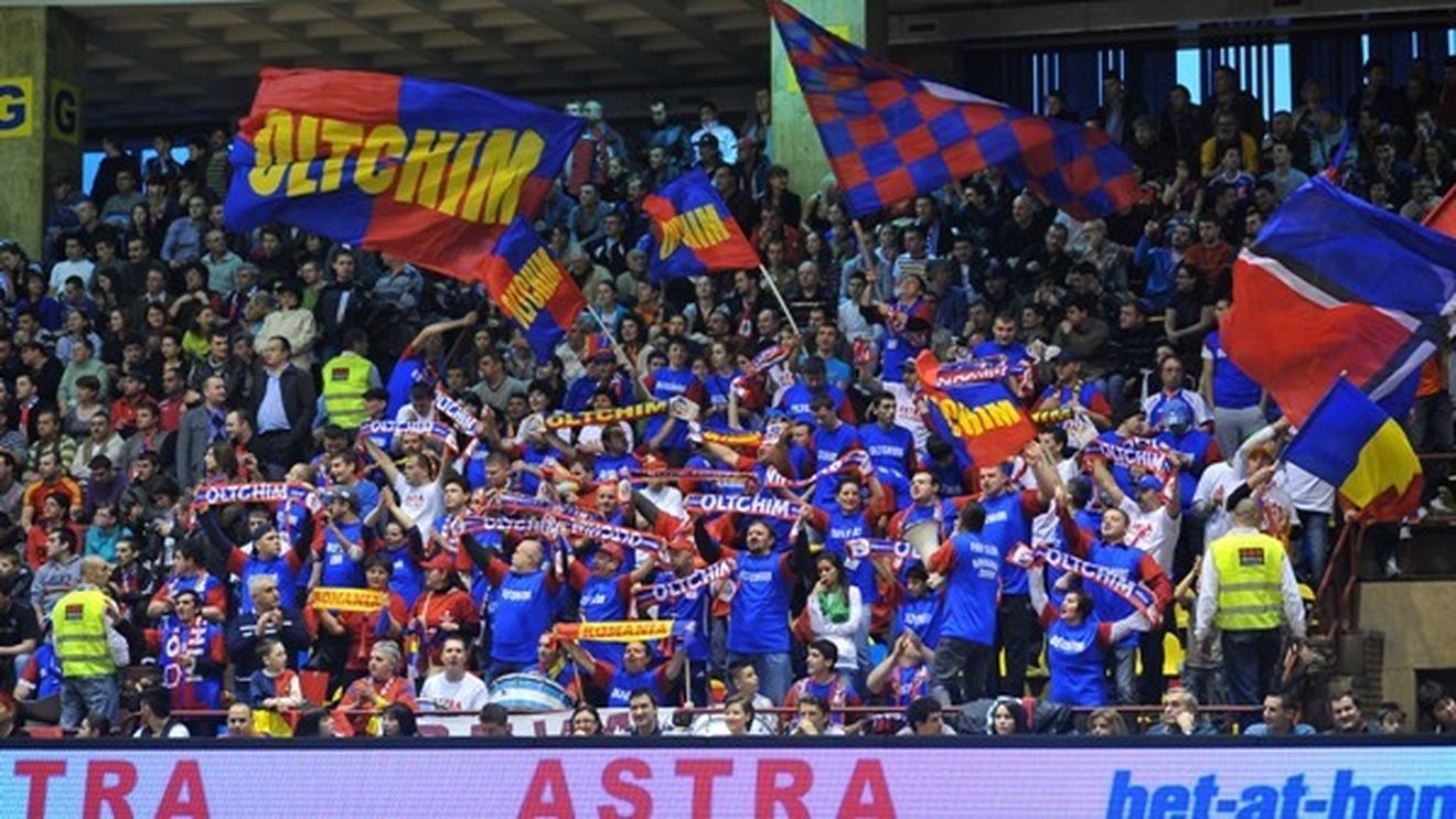 Coregrafie cu 3000 de baloane și 600 de tricouri cu tricolor la meciul Oltchim - Hypo Viena