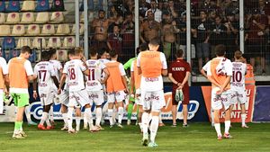 Horror! Fotbaliştii lui Lennon, înjurați şi scuipați de fanii giuleşteni, după Gloria Buzău - Rapid Bucureşti 1-1