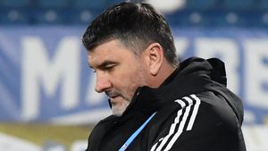 Adrian Mihalcea este dărâmat după ratarea penalty-ului în minutul 90+14 în Poli Iași - Unirea Slobozia 1-0: „Mi-e greu acum să mă gândesc la următorul meci”