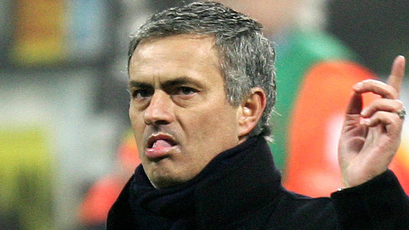 VIDEO **Ultima "fiță" a lui Mourinho: vede reluările de la masa observatorilor!