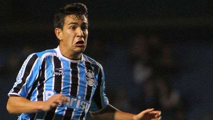 Fotbalist al lui Gremio, prins făcând sex cu două vedete mondene din Brazilia
