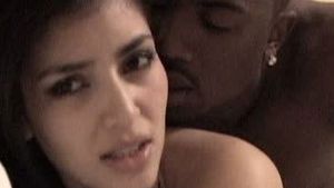 VIDEO Interzis sub 18 ani! Cel mai "acru" cadou de nuntă pentru baschetbalistul Kris Humphries: o casetă porno cu soția sa, Kim Kardashian!