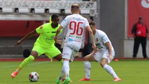 Hermannstadt - Poli Iași 0-1, meci cu cântec! Gol controversat, după un fault clar, lăsat de arbitru și de VAR, și scandările fanilor sibieni pentru jucătorii lui Măldărășanu: „Blatiștilor!” și „Rușine, rușine să vă fie!”