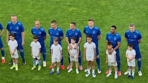 Pe câți îi mai recunoști? De la Cosmin Olăroiu la Daniel Niculae și de la Victoraș Iacob la Romeo Stancu, UEFAntasticii României s-au transformat enorm în 20 de ani