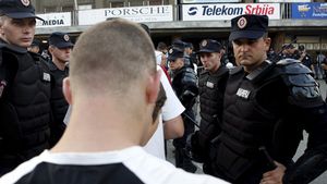 15 luni de închisoare pentru un fan sârb** care a amenințat o jurnalistă pe Facebook!