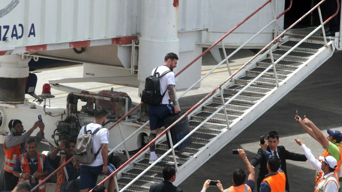 Leo Messi a ajuns în Argentina, la înmormântarea tatălui său, cu un avion privat