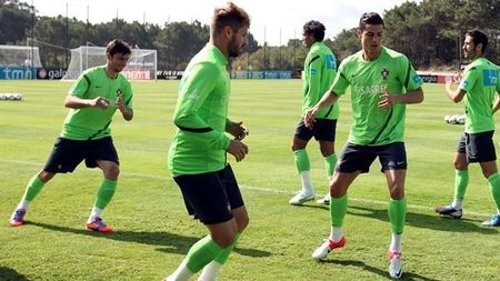 Ronaldo, fermecat de Spania** "Del Bosque ar putea alcătui 2 echipe complet diferite, cu șanse să câștige EURO"