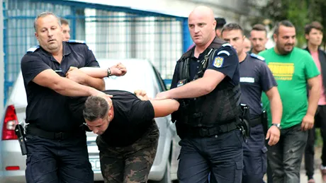 Huligan reținut de jandarmi după ce a aruncat cu ceasul într-un jucător.** Și oficialii echipelor din Buzău și Slobozia au fost calmați tot de jandarmi