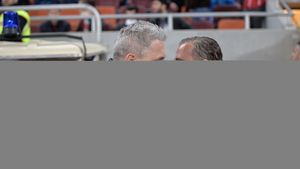 Șumudică și Reghecampf, scandal în direct! Dialog incredibil: acuze dintre cele mai grave și cuvinte foarte grele: "Nu înțeleg de ce ești așa înțepat" / "Nu e problema ta dacă joacă Alibec". Ilie Dumitrescu nu a reușit să-i calmeze