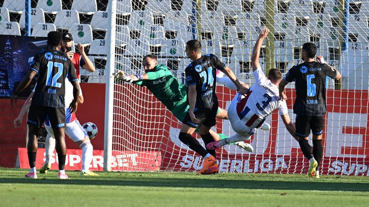 🚨 Oțelul – Universitatea Craiova 1-1, în etapa 5 din Superliga. Campioana pleacă acasă cu un punct, după ce a jucat o oră în inferioritate și a condus