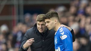 Steven Gerrard, reacție simpatică după ce Ianis Hagi a ratat un penalty. „Data viitoare bat eu” | VIDEO