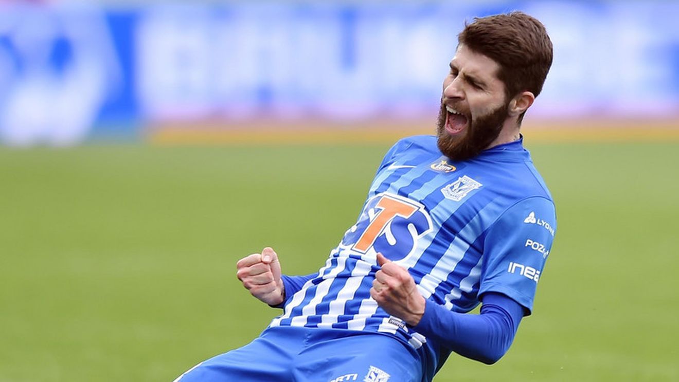 Mihai Răduț, luat la rost de fanii lui Lech Poznan. FOTO | Banner special împotriva românului: "Beckham e nimeni pe lângă tine..."