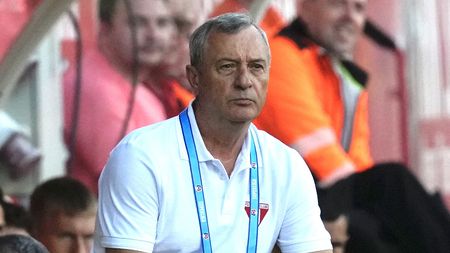 Mircea Rednic a fost din nou operat la inimă, după jocul cu Poli Iași! Starea de sănătate a antrenorului de la UTA. EXCLUSIV