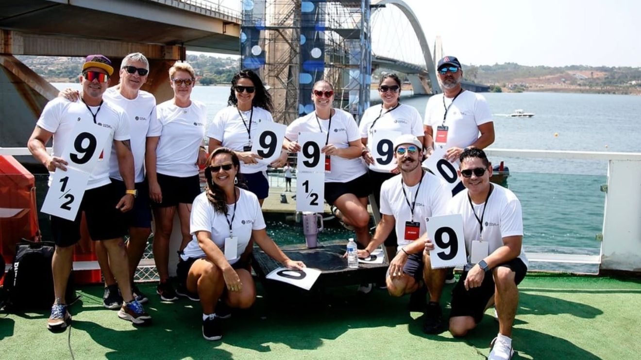 Avem primul român arbitru internațional de high diving! Antrenează un campion mondial și conduce un mare club din țara noastră: „Din scoarță în scoarță”. SPECIAL