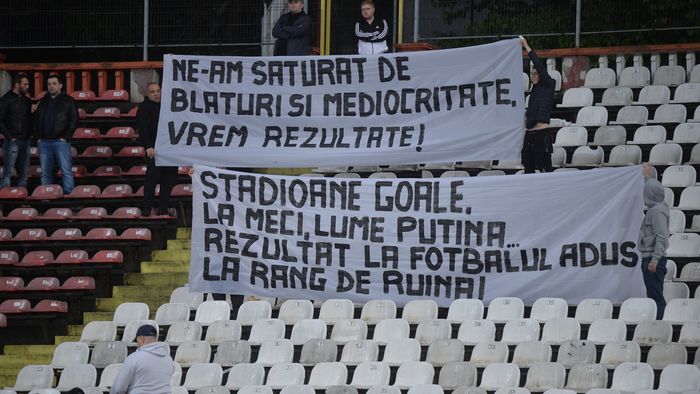 Ultrașii lui Dinamo au transmis un mesaj dur în timpul partidei cu Gaz Metan: "Ne-am săturat! Ați dus fotbalul la rang de ruină"