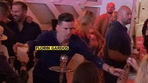 Florin Gardoș și Raul Rusescu, de nedespărțit și-n afara terenului! Chef de zile mari în Mamaia, cu prieteni, muzică bună și băutură pe săturate | FOTO&VIDEO EXCLUSIV