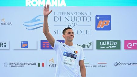 David Popovici, gest superb după medalia de aur de la 200 de metri liber! Cui i-a dedicat victoria: „Vreau să afle de la voi”
