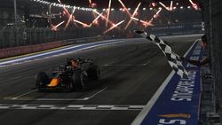 Max Verstappen, victorie uriașă în Singapore! Antonelli a prins podiumul, Hamilton a terminat abia pe 6 după ce a avut probleme cu monopostul