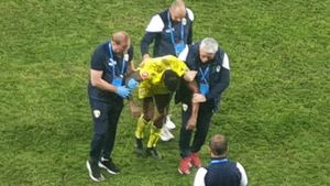 Prima reacție a lui Baiano după accidentarea gravă din FCSB - Petrolul Ploieşti 1-1. „Nu trebuia să jucăm fotbal pe un asemenea gazon”. EXCLUSIV