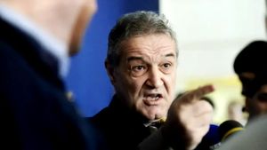 Ce a pățit Gigi Becali pe autostradă, în drumul spre mănăstire. Un fan rapidist a oprit lângă mașina miliardarului FCSB: „A dat geamul jos și...”