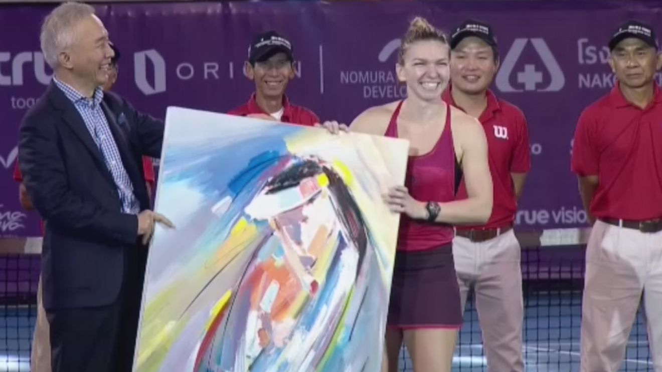 Reacția Simonei Halep după ce a câștigat turneul din Thailanda: "Cineva mi-a zis că dacă o să înving aici, o să câștig Australian Open". Surpriza de care a avut parte numărul 1 mondial la festivitatea de premiere