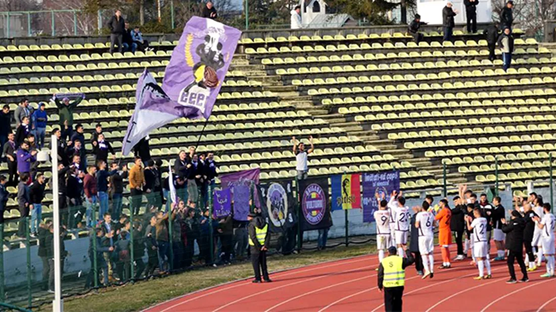 Galeria echipei FC Argeș îl acceptă acum pe Săndoi ca antrenor, cu toate că primarul și clubul n-au răspuns solicitării ei.** 