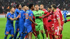 Ce nu s-a văzut la TV în derby-ul Dinamo - FCSB! Ștefan Târnovanu, scos din sărite în timpul meciului și reacția surprinzătoare a lui Dorin Rotariu de la finalul derby-ului. SPECIAL