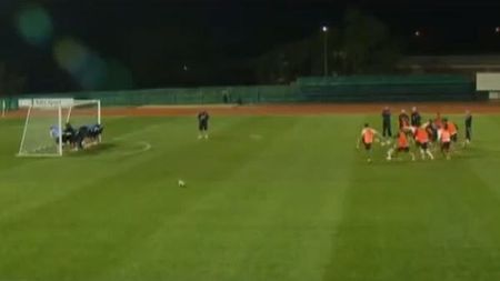 Ce 'vrăji' a mai făcut Maradona?:) VIDEO| 'Pumele' își trag șuturi în fund, la antrenament!