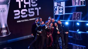 "Simply the best!" Cristiano Ronaldo a fost desemnat jucătorul anului, la gala FIFA! "Să nu uităm de Leo și Neymar." Ranieri i-a predat ștafeta lui Zidane. Echipa anului: numai doi jucători de la Barcelona