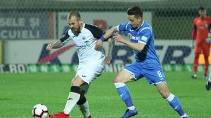 Mateiu, devastat de decesul lui Martin Tudor: „E un dezastru!”. Mijlocaşul Craiovei nu mai suportă izolarea: „Abia aştept să jucăm, avem şanse la titlu!”