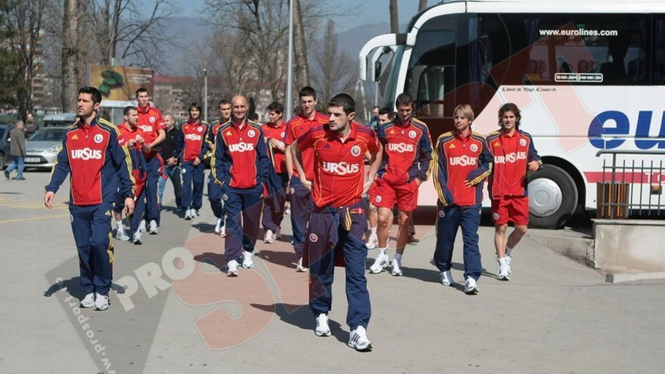 SUPER GALERIE FOTO** Tricolorii au ieșit la plimbare, doi jucători au rămas la hotel! VEZI care e starea lui Mutu!