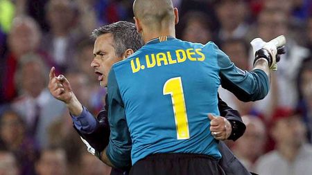 VIDEO Mourinho, bruscat de Valdes** "Sunt principalul inamic al Barcelonei!"