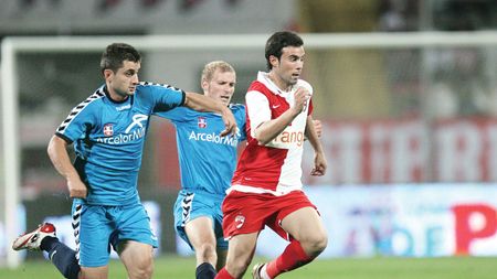 Rijkaard s-a mirat că Molinero nu prinde prima echipă la Dinamo:** „Tu de ce nu joci aici?!"