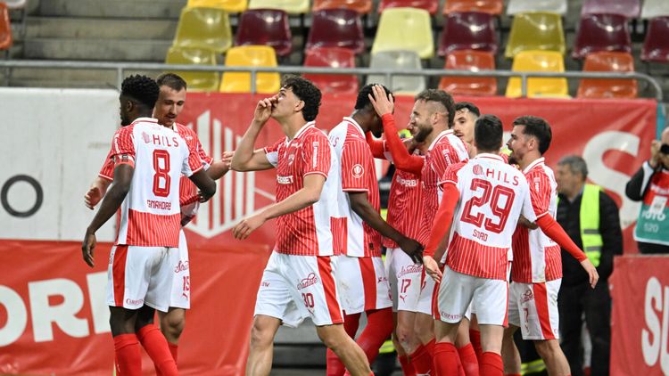 EXCLUSIV Fostul jucător al lui Milan și Lazio, convins că Dinamo poate fi coșmarul rivalei FCSB în finala pentru Europa: „Șanse mari să batem!”