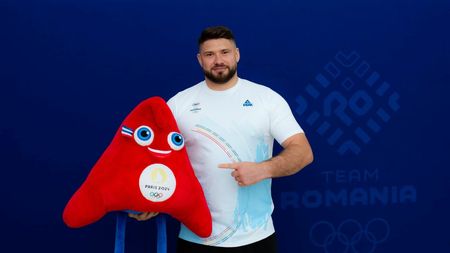 Până în apropiere de Crăciun antrenorul Alin Alexuc îi „forjează" la munte pe sportivii de la lupte!` „Pe mine antrenorul mă urmărea cu Dacia". SPECIAL