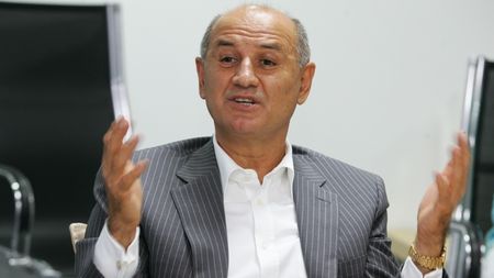 "Câinii" scapă "planeta Rapid" de la înec!** Moți și Garat i-au adus 1.000 de RON unui rapidist! Intră pe www.ligaprosport.ro!