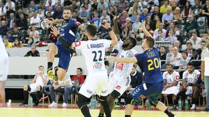 Coșmarul „drumurilor de 17-18 ore", confirmate și de alți tricolori: „Am prins niște deplasări și niste escale de am spus că sunt navetist". De ce lipsesc de la lot Csepreghi și Fenici?