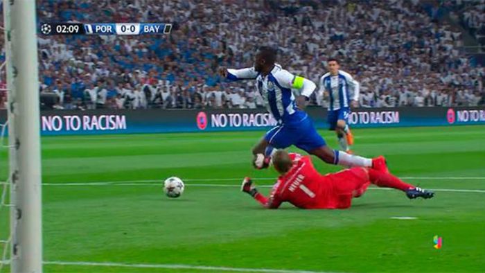 Greșeală de arbitraj la Porto - Bayern. Centralul partidei a refuzat să-l elimine pe Neuer