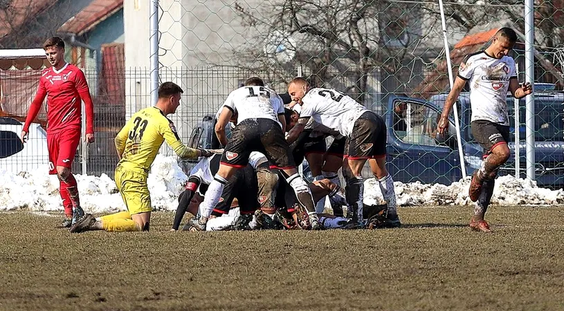 ”Călăreții roșii” s-au împotmolit în mocirlă! FK Miercurea Ciuc i-a aplicat cel mai dur eșec Șelimbărului pe terenul de la Avrig și urcă pe loc de play-off