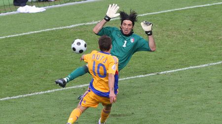 L-a convocat Răzvan pe Mutu pentru meciul cu Bosnia?** "Mă întorc cu inima deschisă"