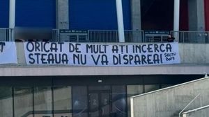 Ultrașii CSA Steaua nu l-au uitat pe Gigi Becali. Ce au putut să afișeze în ziua în care FCSB se încoronează campioana României: „Pomană la Palat”