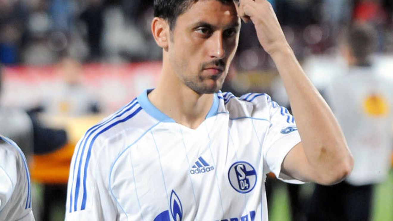 FOTO Gigi și Borcea se ceartă pentru el, însă lui nu-i stă mintea la fotbal!** Ce face Marica în plin război Steaua-Dinamo