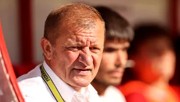 Dorinel Munteanu, mesaj pentru jucătorii Reșiței după umilința cu Popești Leordeni: ”O mentalitate de învingător nu se construiește după trei meciuri câștigate. Când primești șapte goluri în două jocuri, n-ai dreptul să te gândești la nimic”