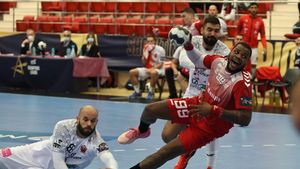 Dinamo, repriză fantastică cu Veszprem, în Liga Campionilor! Maghiarii au câștigat greu, după un meci în care „dulăii” au înscris 30 de goluri: „Ne-am luptat până în ultima clipă!”